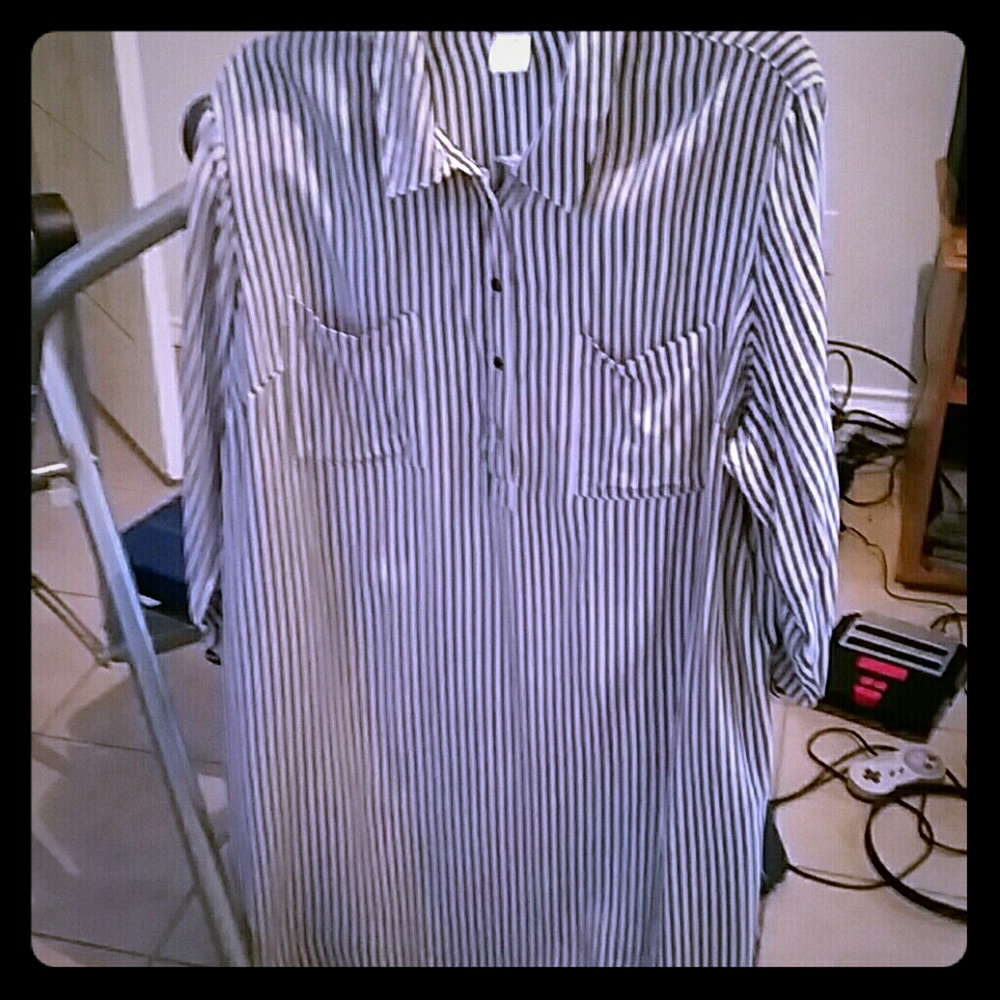XL Terra Flinn Long To Below the Knee Shirt